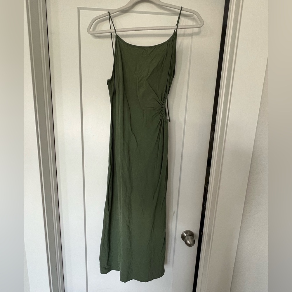 Zara linen dress with side cut out 🌿